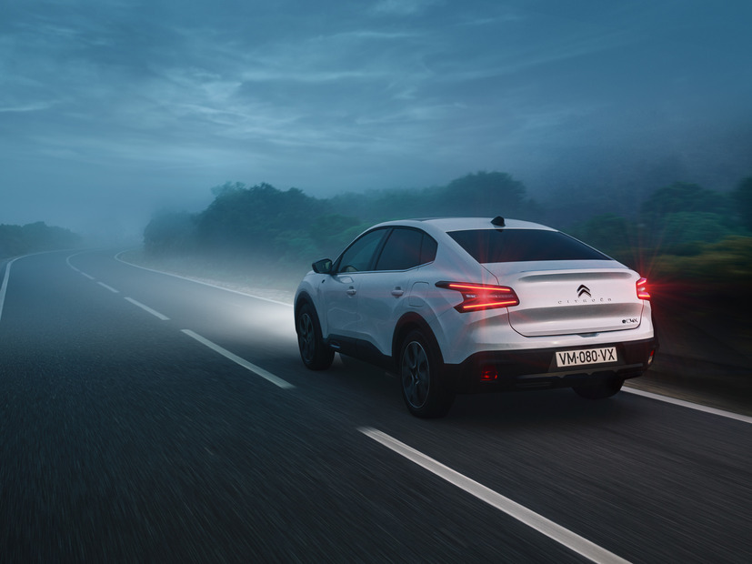 1100x620_Citroen-Vos_Nieuwe ë-C4 X-1