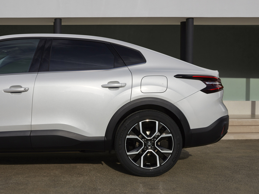 1100x620_Citroen-Vos_Nieuwe ë-C4 X-2