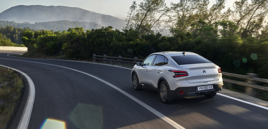 1100x620_Citroen-Vos_Nieuwe ë-C4 X-4