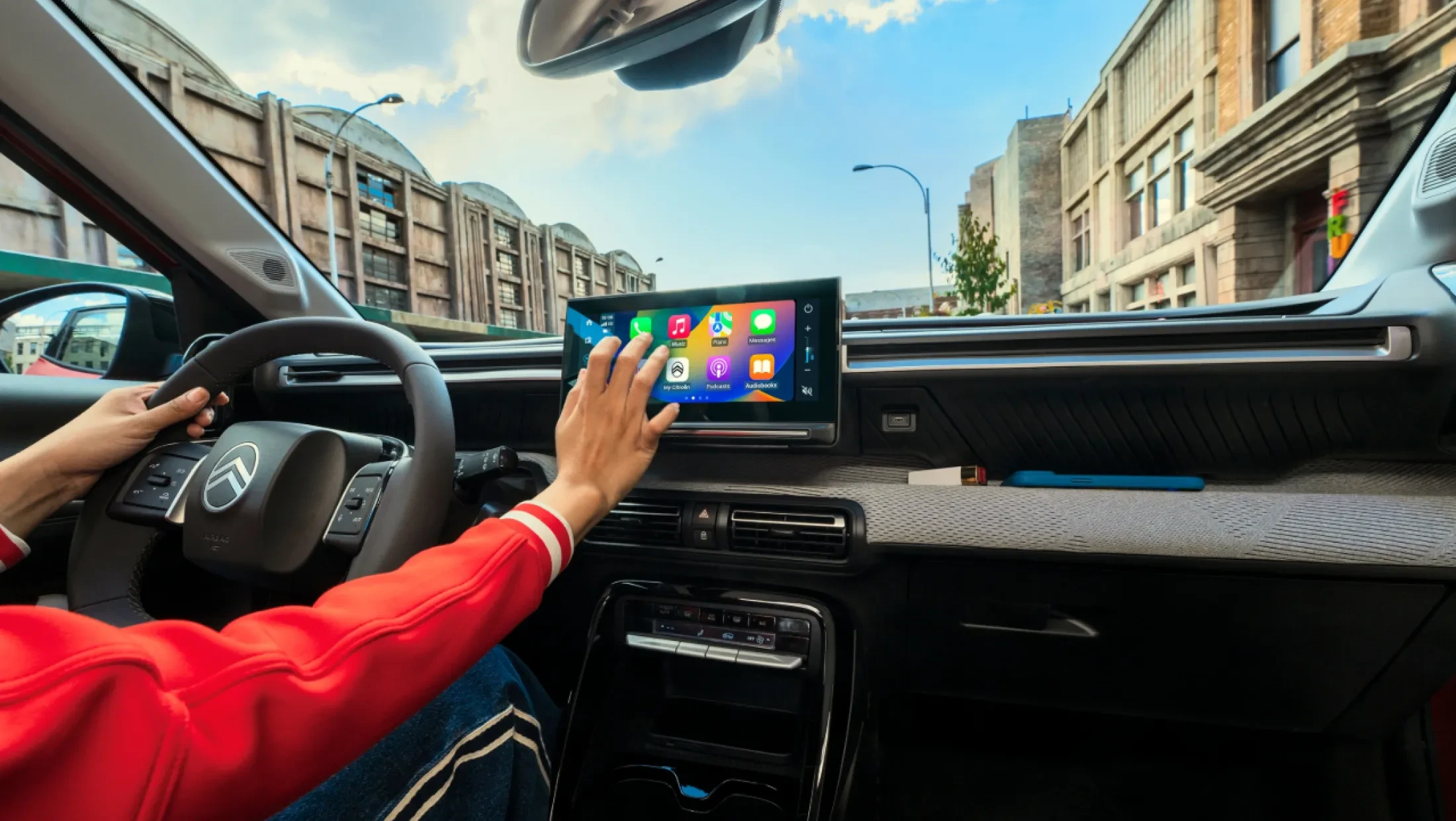 Interieur van de Citroën C3 Aircross met dashboard, infotainmentscherm en comfortabele stoelen.