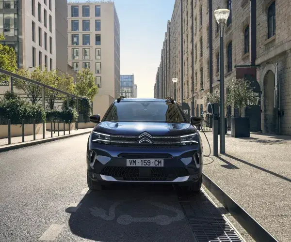 Nieuwe Citroën C5 Aircross SUV Hybrid in centrum van stad